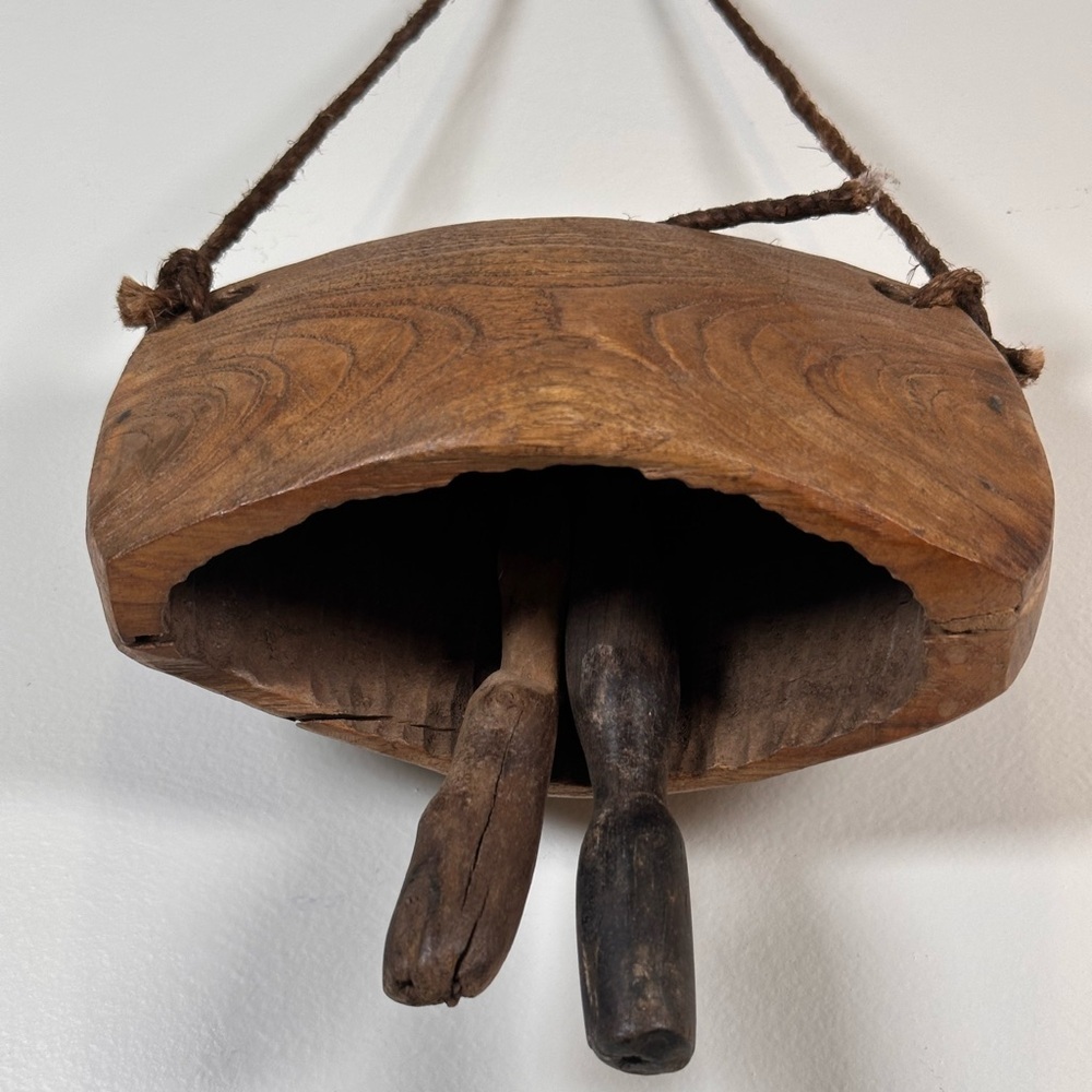 Vintage Cowbell Rustic Wooden Wall Hanging Cow Bell Antique Brown - Picture 3 of 4